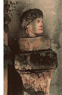 Brenda's severed head on pedestal